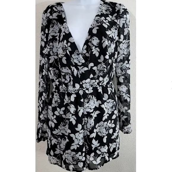 Love…Ady Black & White Floral Romper - Picture 1 of 4
